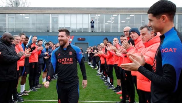 Lionel Messi, winner of the World Cup, is escorted back to PSG.